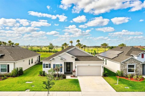 Casa en Port St. Lucie, Florida 3 dormitorios, 184.69 m2 № 2074674