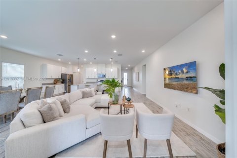 Casa en venta en Port St. Lucie, Florida, 3 dormitorios, 184.69 m2 № 2074674 - foto 18