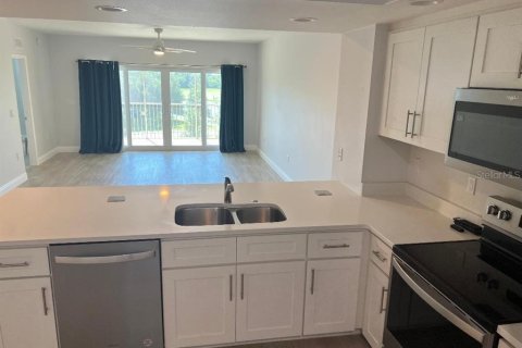 Condo in Largo, Florida, 2 bedrooms № 2215601 - photo 5