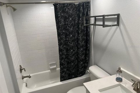 Condo in Largo, Florida, 2 bedrooms № 2215601 - photo 21