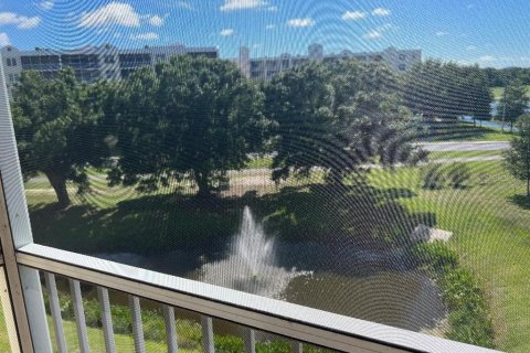 Condo in Largo, Florida, 2 bedrooms № 2215601 - photo 13