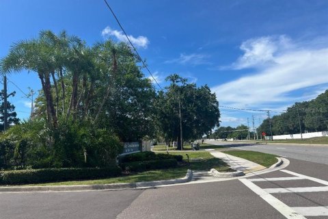Condo in Largo, Florida, 2 bedrooms № 2215601 - photo 25