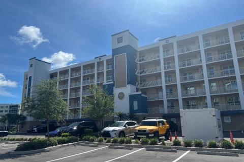 Condo in Largo, Florida, 2 bedrooms № 2215601 - photo 4