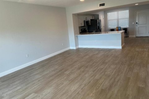 Condo in Largo, Florida, 2 bedrooms № 2215601 - photo 9