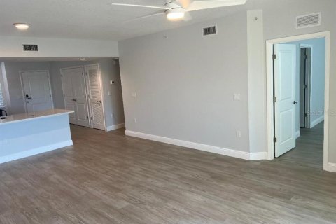 Condo in Largo, Florida, 2 bedrooms № 2215601 - photo 8