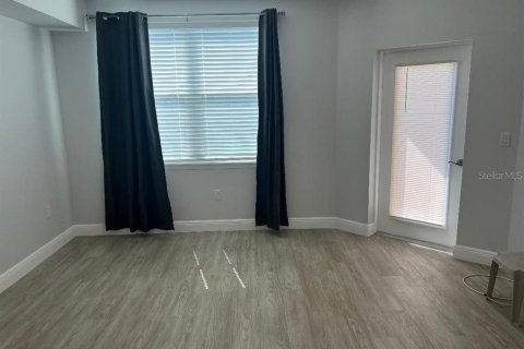 Condo in Largo, Florida, 2 bedrooms № 2215601 - photo 15