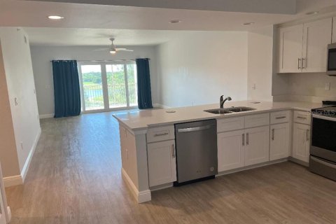 Condo in Largo, Florida, 2 bedrooms № 2215601 - photo 10