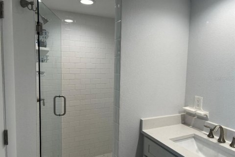Condo in Largo, Florida, 2 bedrooms № 2215601 - photo 17