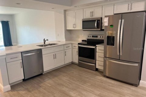 Condo in Largo, Florida, 2 bedrooms № 2215601 - photo 6