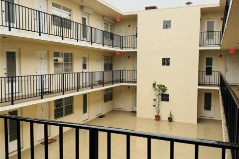 Condominio en venta en Hollywood, Florida, 2 dormitorios, 78.04 m2 № 1842707 - foto 2