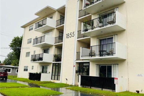 Condominio en venta en Hollywood, Florida, 2 dormitorios, 78.04 m2 № 1842707 - foto 1