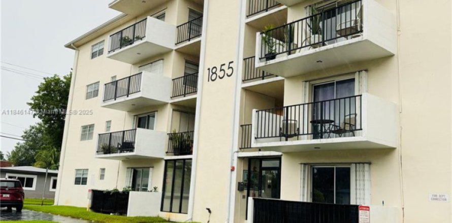 Condominio en Hollywood, Florida, 2 dormitorios  № 1842707