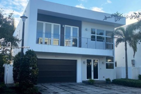 Villa ou maison à Doral, Floride 5 chambres, 305.83 m2 № 2016454