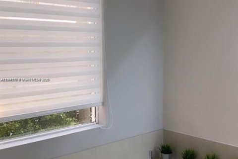 Casa en venta en Doral, Florida, 5 dormitorios, 305.83 m2 № 2016454 - foto 8