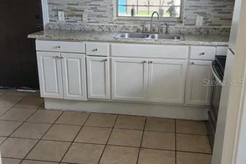 Casa en alquiler en Orlando, Florida, 3 dormitorios, 117.8 m2 № 2148487 - foto 5