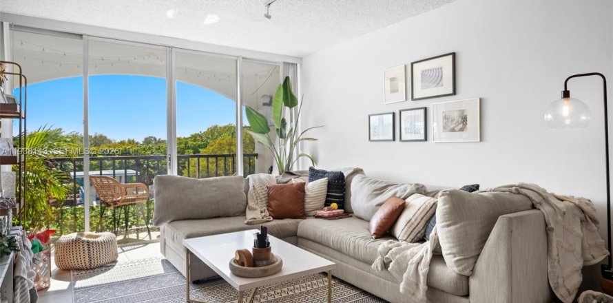Condo in Miami, Florida, 2 bedrooms  № 1996030