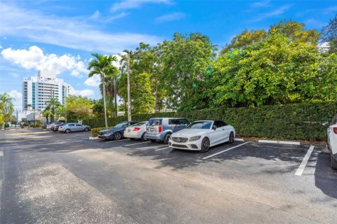 Condo in Miami, Florida, 2 bedrooms  № 1996030 - photo 17