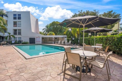 Condo in Miami, Florida, 2 bedrooms  № 1996030 - photo 21