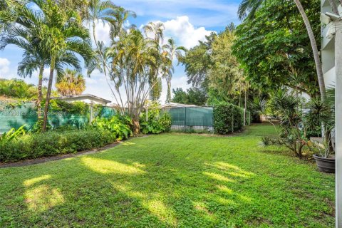 Condo in Miami, Florida, 2 bedrooms  № 1996030 - photo 23