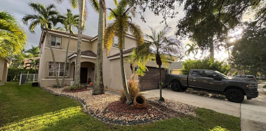 Villa ou maison à Weston, Floride 5 chambres, 248.51 m2 № 2431355