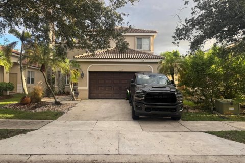 Villa ou maison à louer à Weston, Floride: 5 chambres, 248.51 m2 № 2431355 - photo 2