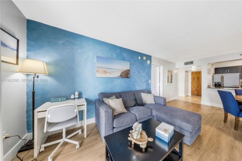 Copropriété à vendre à Miami, Floride: 1 chambre, 76.64 m2 № 1994650 - photo 13