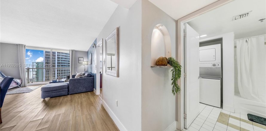 Condo à Miami, Floride, 1 chambre  № 1994650