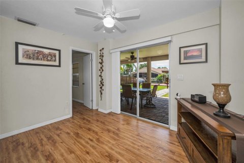House in Palm Harbor, Florida 3 bedrooms, 140.19 sq.m. № 1907351 - photo 14