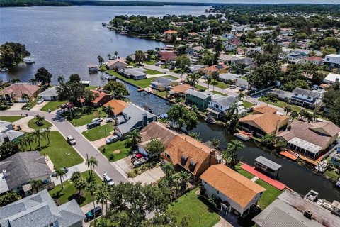 House in Palm Harbor, Florida 3 bedrooms, 140.19 sq.m. № 1907351 - photo 9