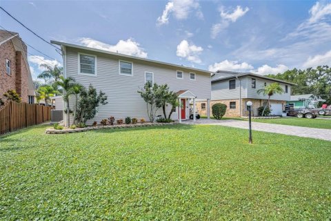 House in Palm Harbor, Florida 3 bedrooms, 140.19 sq.m. № 1907351 - photo 6