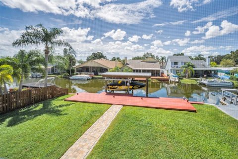 House in Palm Harbor, Florida 3 bedrooms, 140.19 sq.m. № 1907351 - photo 19