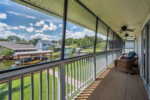 House in Palm Harbor, Florida 3 bedrooms, 140.19 sq.m. № 1907351 - photo 18