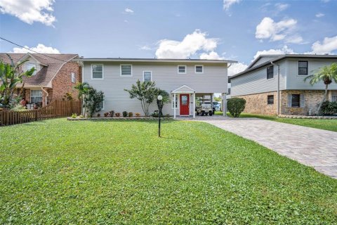 House in Palm Harbor, Florida 3 bedrooms, 140.19 sq.m. № 1907351 - photo 5