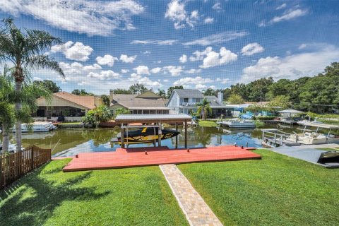 House in Palm Harbor, Florida 3 bedrooms, 140.19 sq.m. № 1907351 - photo 21