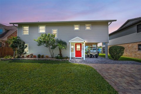 House in Palm Harbor, Florida 3 bedrooms, 140.19 sq.m. № 1907351 - photo 2