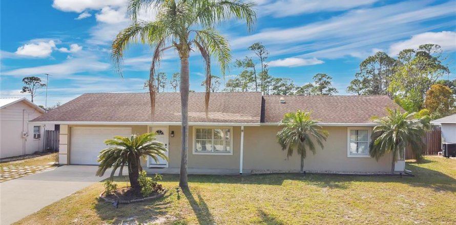 House in Edgewater, Florida 3 bedrooms, 211.82 sq.m. № 2102930
