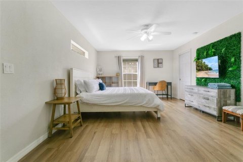 House in Edgewater, Florida 3 bedrooms, 211.82 sq.m. № 2102930 - photo 11