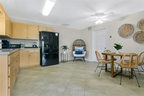 House in Edgewater, Florida 3 bedrooms, 211.82 sq.m. № 2102930 - photo 10