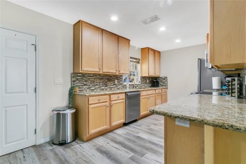 House in Edgewater, Florida 3 bedrooms, 211.82 sq.m. № 2102930 - photo 6