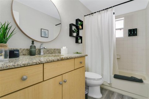 House in Edgewater, Florida 3 bedrooms, 211.82 sq.m. № 2102930 - photo 17