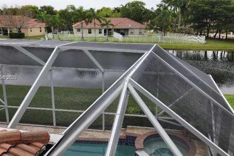 Villa ou maison à louer à Weston, Floride: 4 chambres, 208.1 m2 № 1890810 - photo 11