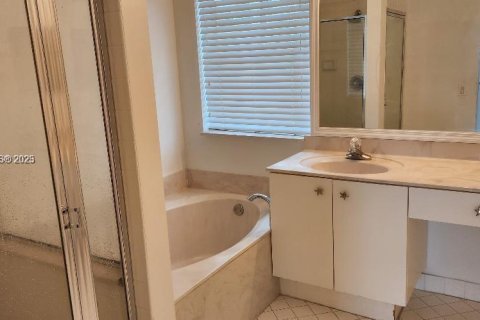 Villa ou maison à louer à Weston, Floride: 4 chambres, 208.1 m2 № 1890810 - photo 8