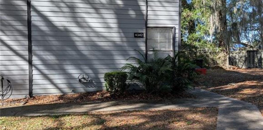 Townhouse in Gainesville, Florida 3 bedrooms, 126.44 sq.m. № 2122344