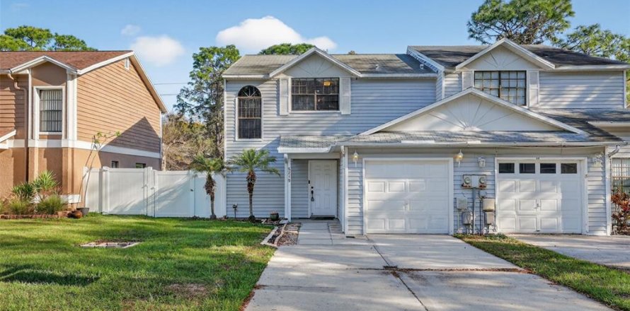 Townhouse in Tampa, Florida 3 bedrooms, 130.43 sq.m. № 2144868