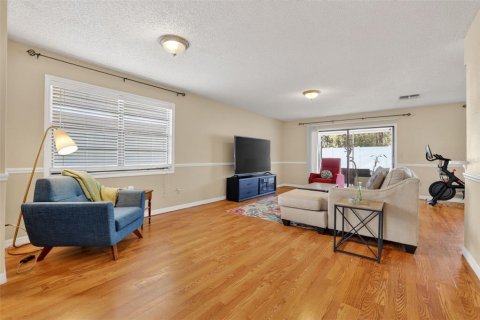 Townhouse in Tampa, Florida 3 bedrooms, 130.43 sq.m. № 2144868 - photo 3