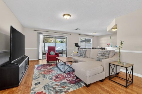 Townhouse in Tampa, Florida 3 bedrooms, 130.43 sq.m. № 2144868 - photo 5