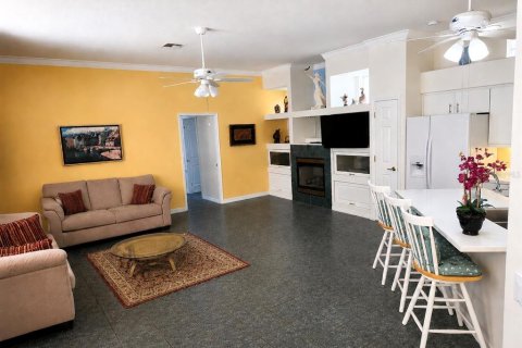 House in Weeki Wachee, Florida 4 bedrooms, 263.94 sq.m. № 2231221 - photo 13