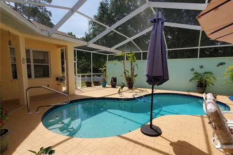 House in Weeki Wachee, Florida 4 bedrooms, 263.94 sq.m. № 2231221 - photo 2
