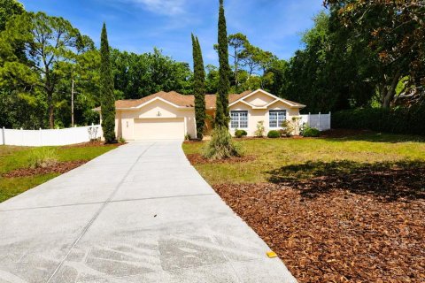 House in Weeki Wachee, Florida 4 bedrooms, 263.94 sq.m. № 2231221