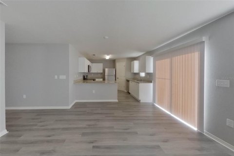 Villa ou maison à louer à Cape Coral, Floride: 4 chambres, 153.29 m2 № 2115352 - photo 5